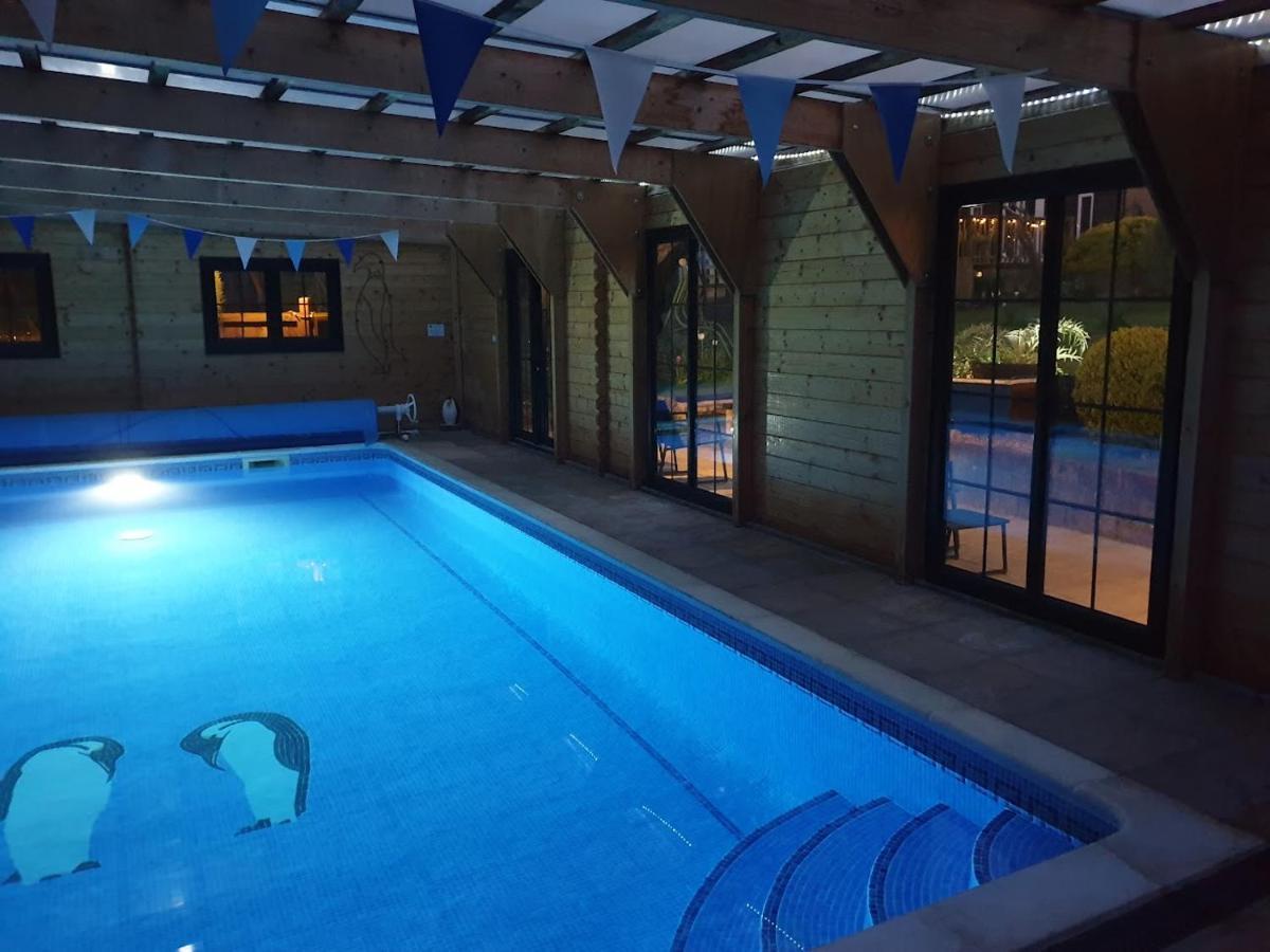 'Monktonmead Lodge' In Secluded Setting, With Private Indoor Pool. 赖德 外观 照片