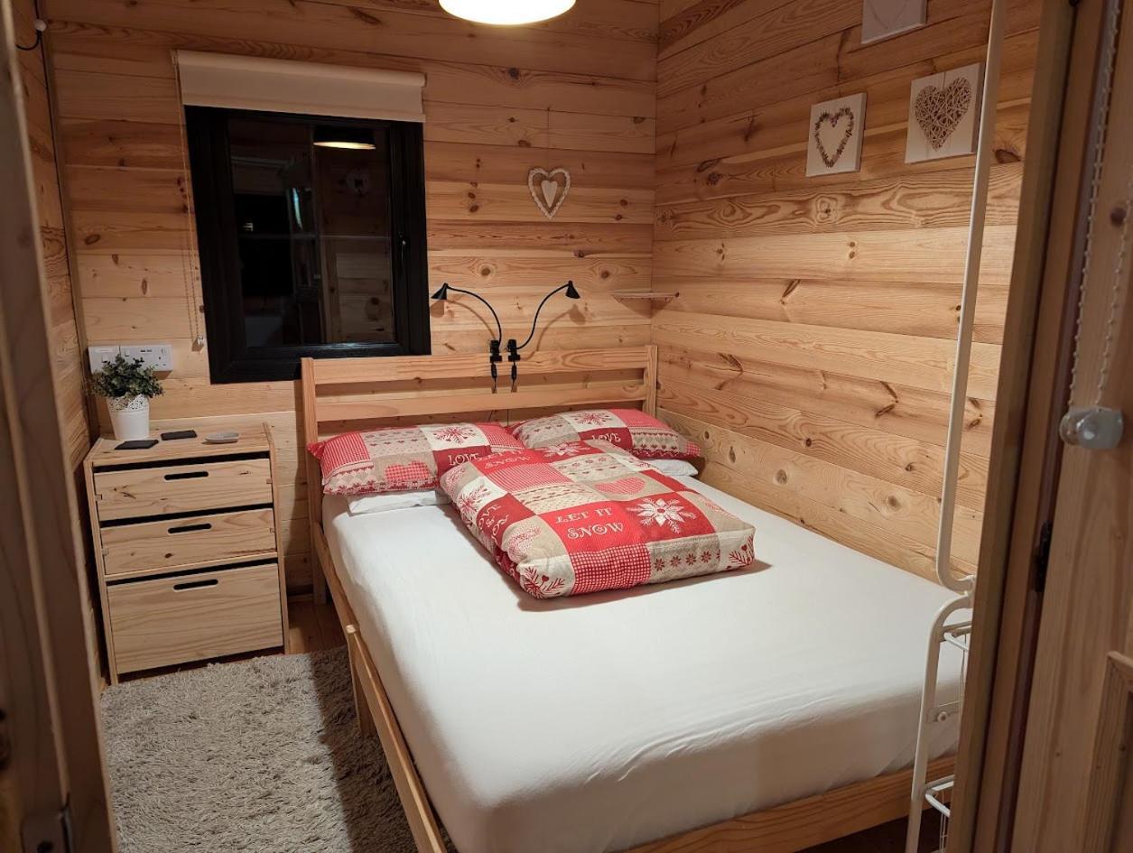 'Monktonmead Lodge' In Secluded Setting, With Private Indoor Pool. 赖德 外观 照片