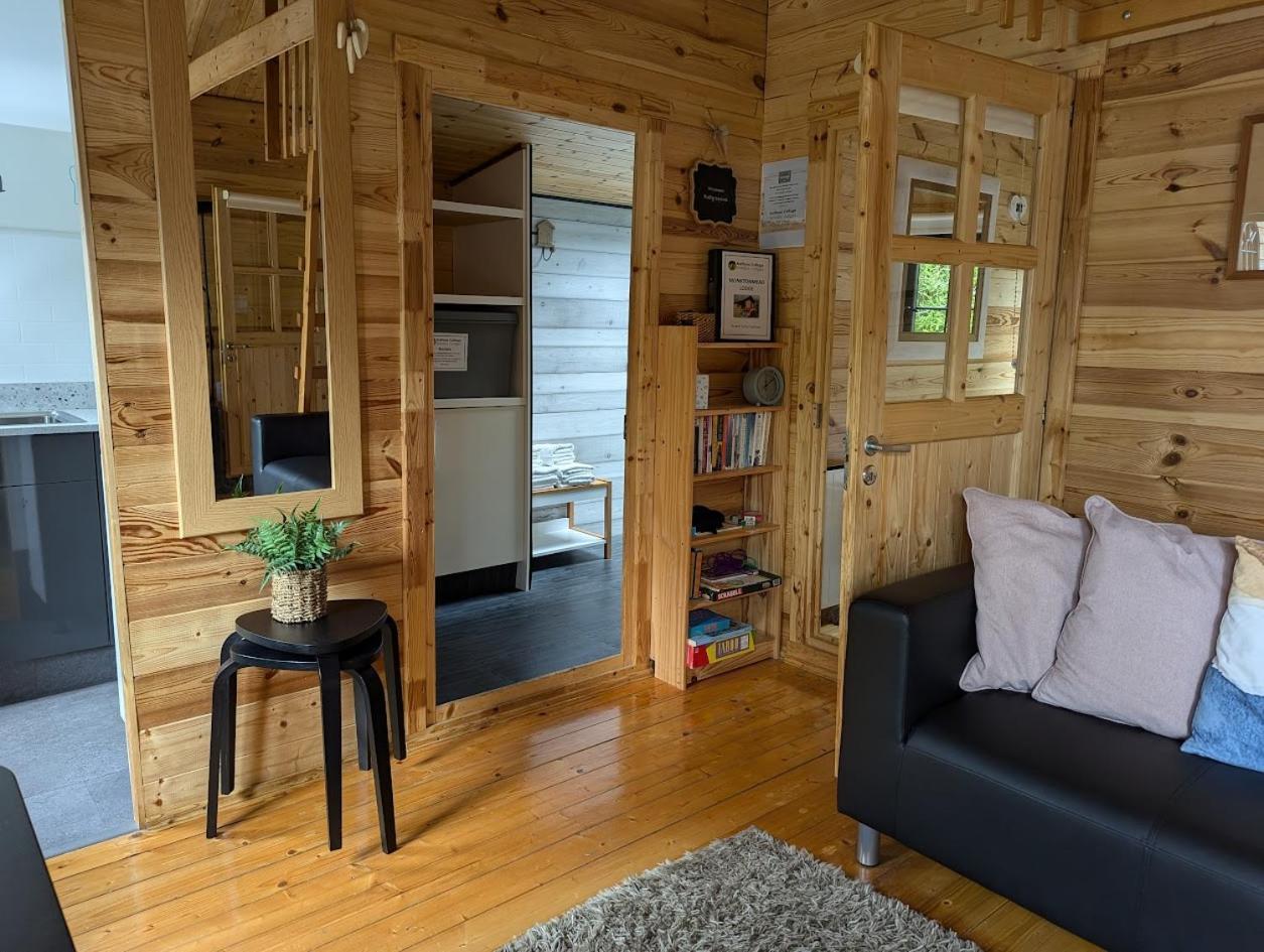 'Monktonmead Lodge' In Secluded Setting, With Private Indoor Pool. 赖德 外观 照片